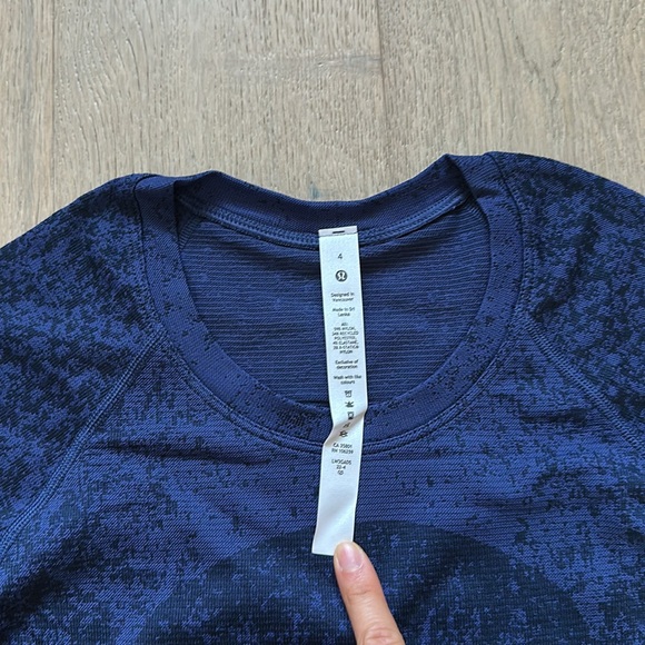 NWT swiftly tech long sleeve gradient block psychic/true navy size 4 lululemon - Picture 3 of 15